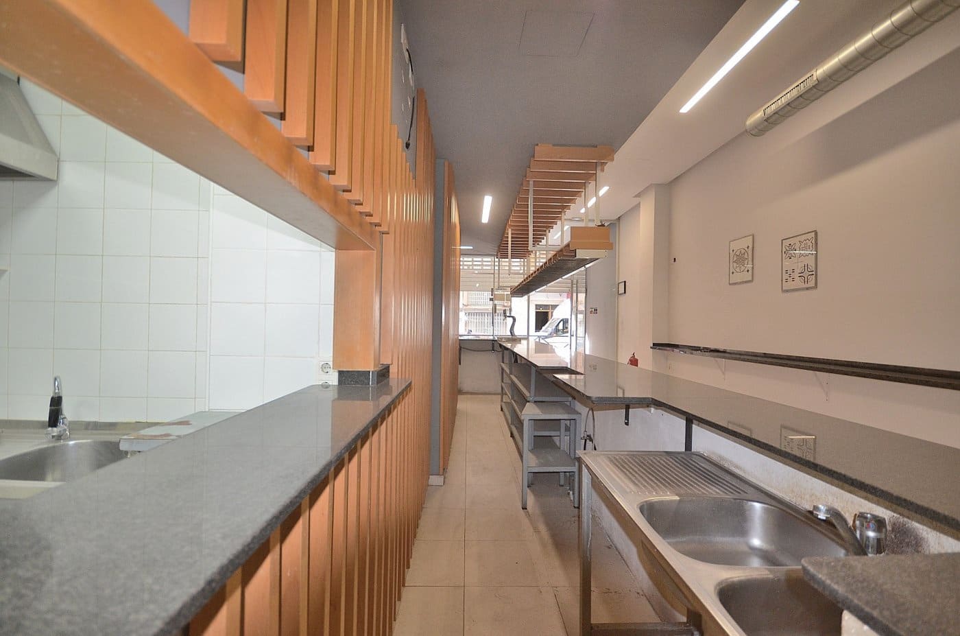 Local Commercial à vendre à Torrevieja - 325 000 € (Ref: 9462130)