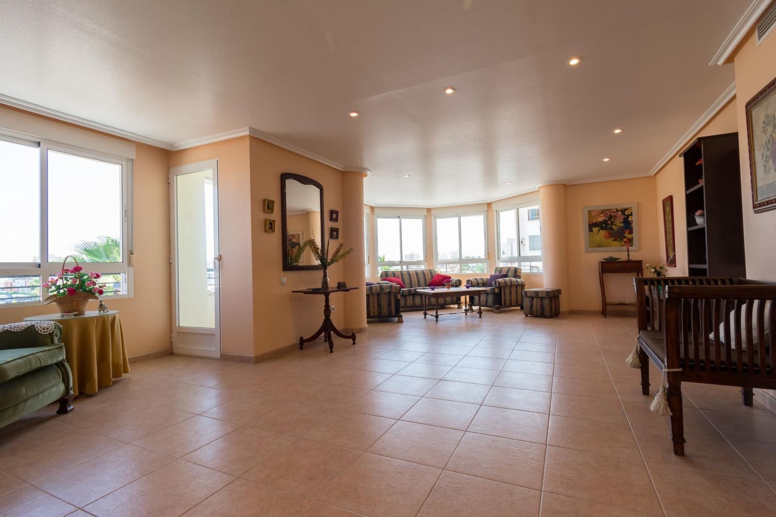 5 bedroom Apartment for sale in Torrevieja with garage - € 260,000 (Ref: 9462132)