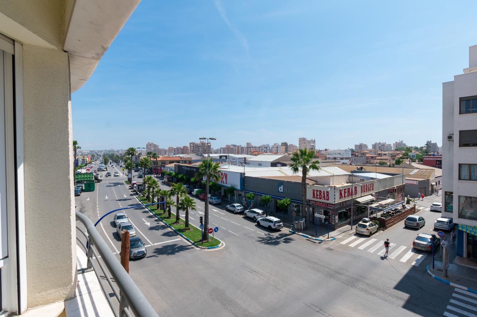 5 bedroom Apartment for sale in Torrevieja with garage - € 260,000 (Ref: 9462132)