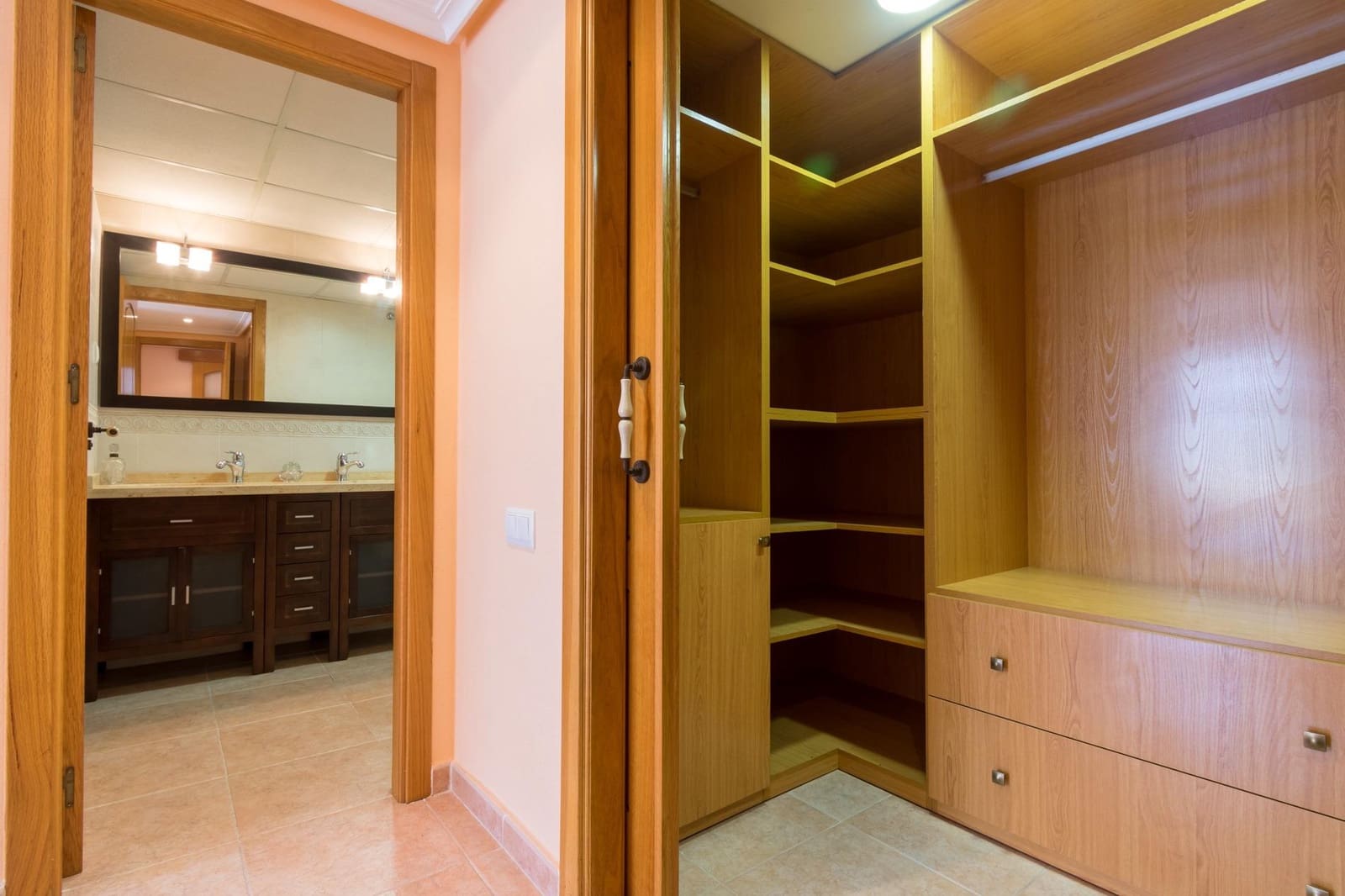 5 bedroom Apartment for sale in Torrevieja with garage - € 260,000 (Ref: 9462132)