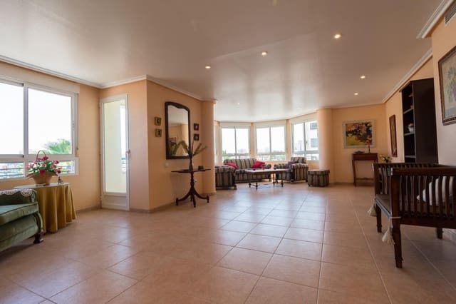 5 bedroom Apartment for sale in El Molino, Torrevieja with garage - € 260,000 (Ref: 9462132)