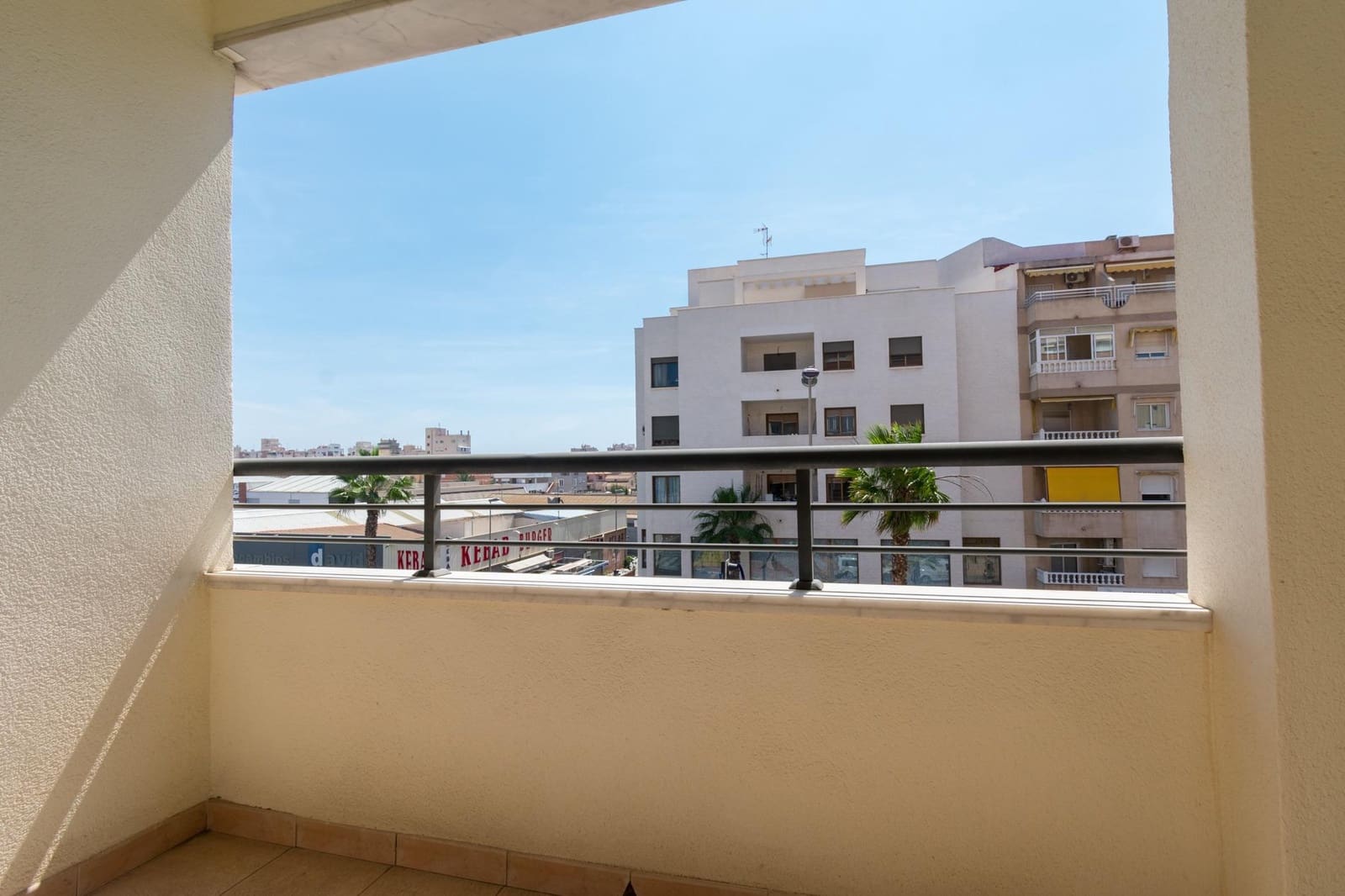 5 bedroom Apartment for sale in Torrevieja with garage - € 260,000 (Ref: 9462132)