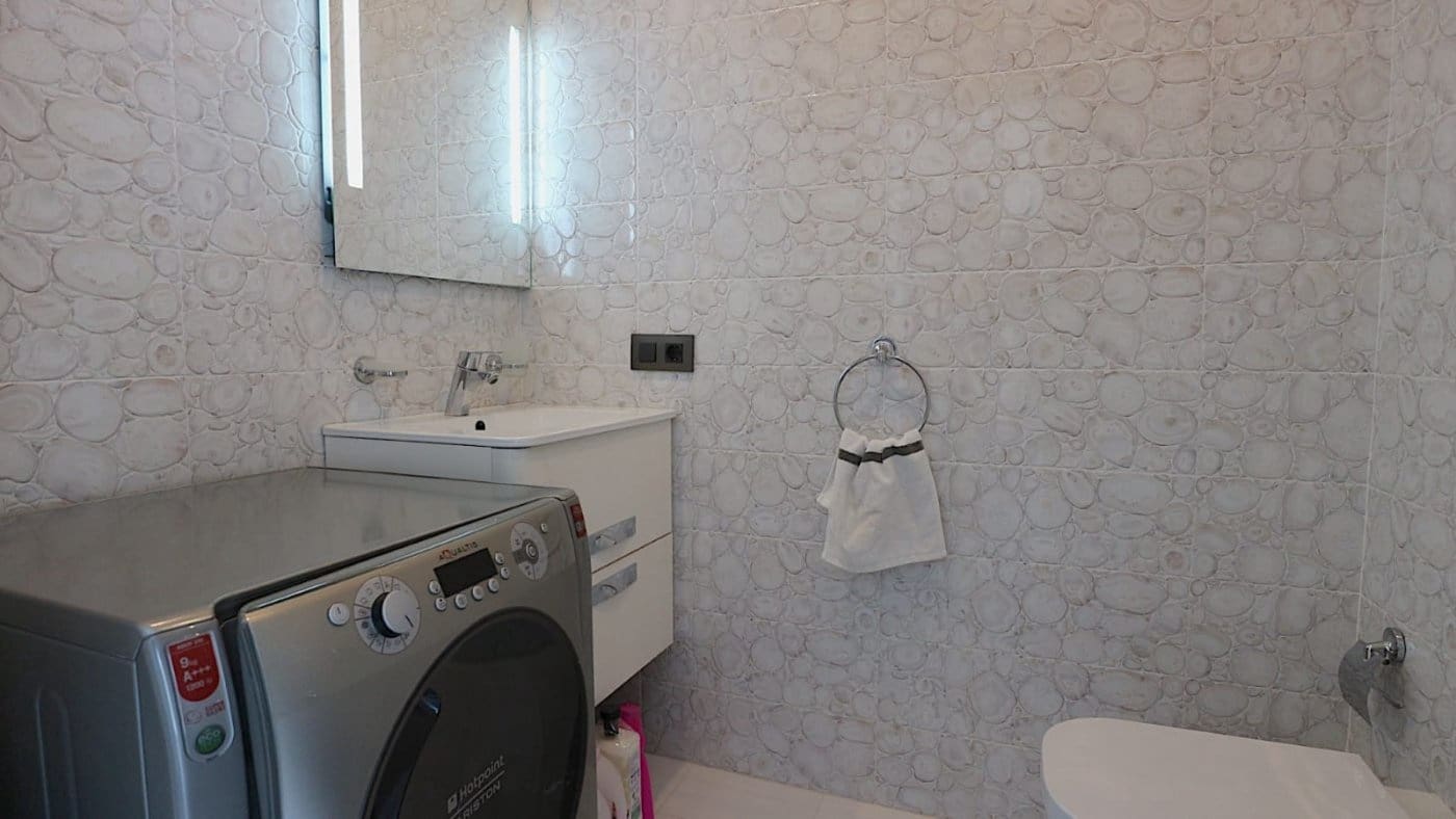 3 soverom Villa til salgs i Torrevieja med svømmebasseng garasje - € 690 000 (Ref: 9462135)