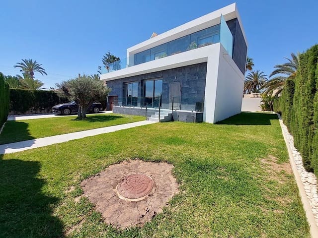 3 soverom Villa til salgs i Nueva Torrevieja, Torrevieja med svømmebasseng garasje - € 690 000 (Ref: 9462135)
