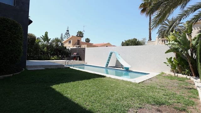 3 soverom Villa til salgs i Nueva Torrevieja, Torrevieja med svømmebasseng garasje - € 690 000 (Ref: 9462135)