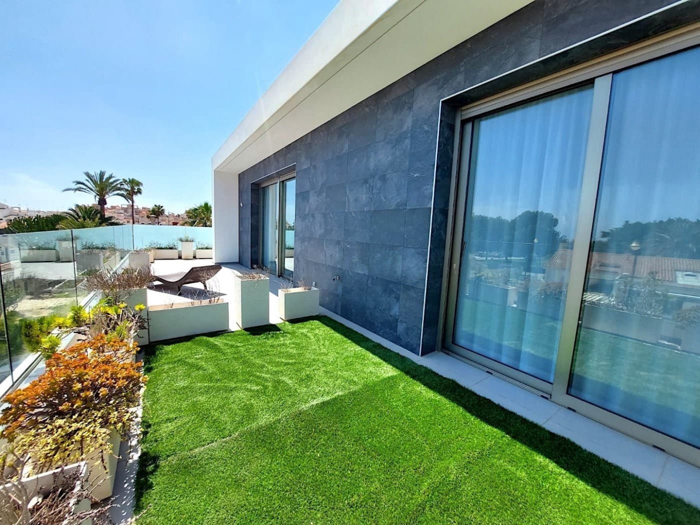 3 soverom Villa til salgs i Torrevieja med svømmebasseng garasje - € 690 000 (Ref: 9462135)