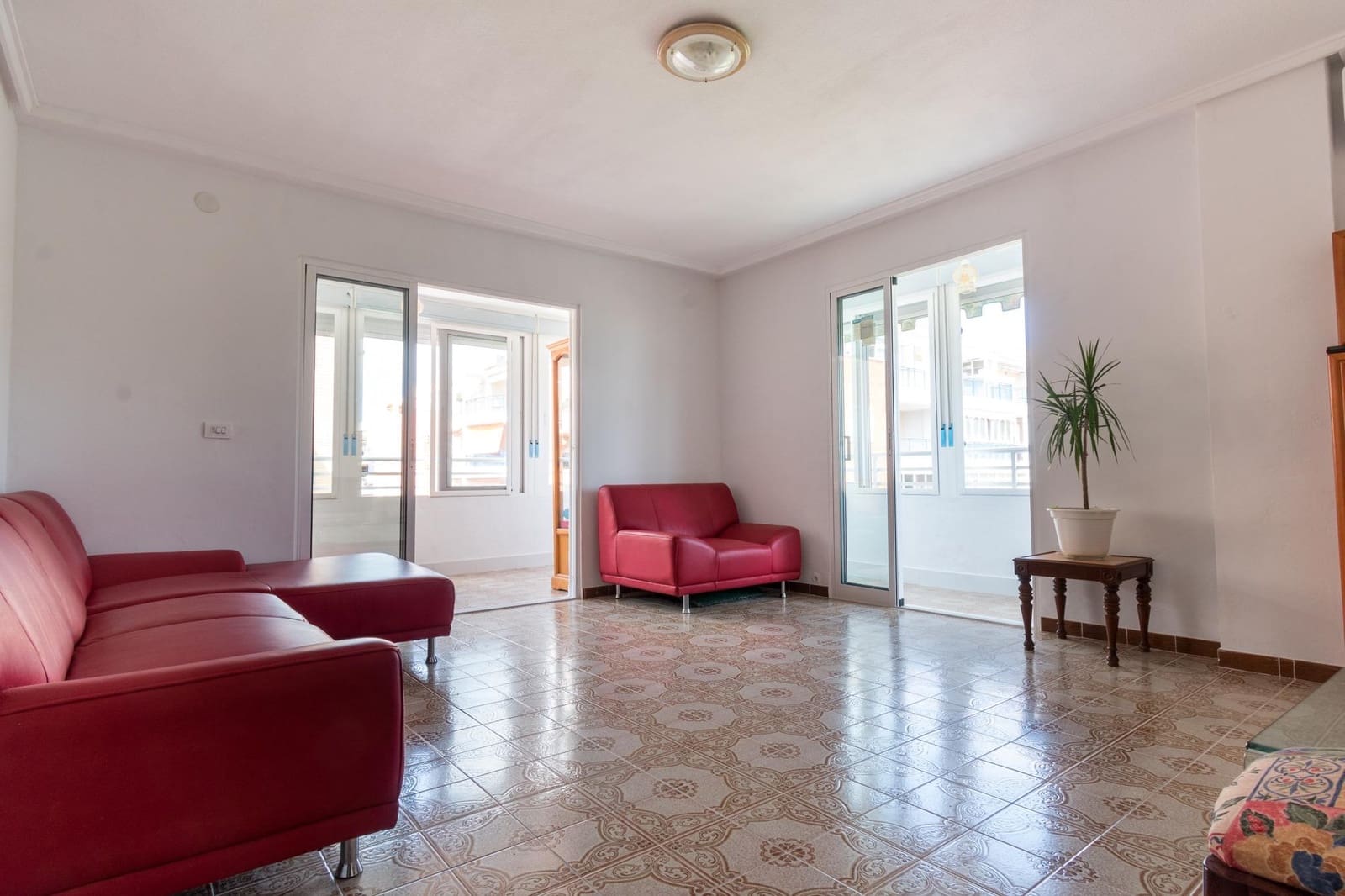 3 bedroom Apartment for sale in Torrevieja - € 145,000 (Ref: 9462150)