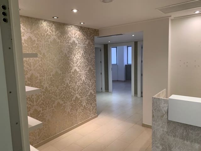 Komercyjne na sprzedaż w Centro, Torrevieja - 145 000 € (Ref: 9462151)