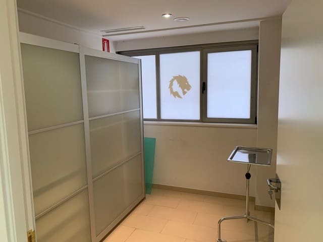 Komercyjne na sprzedaż w Centro, Torrevieja - 145 000 € (Ref: 9462151)