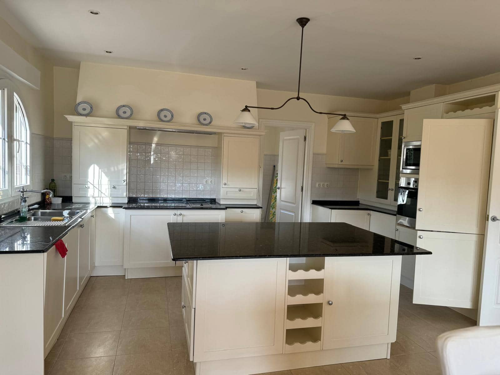 Chalet de 4 habitaciones en La Zenia en venta con piscina - 890.000 € (Ref: 9462163)