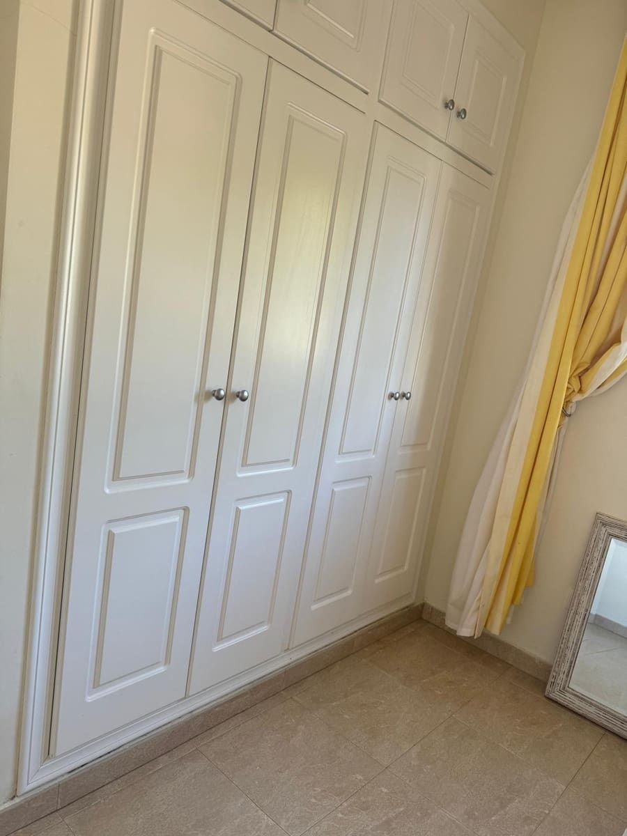 Chalet de 4 habitaciones en La Zenia en venta con piscina - 890.000 € (Ref: 9462163)