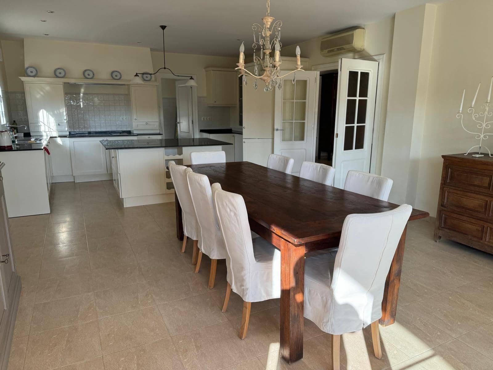 Chalet de 4 habitaciones en La Zenia en venta con piscina - 890.000 € (Ref: 9462163)