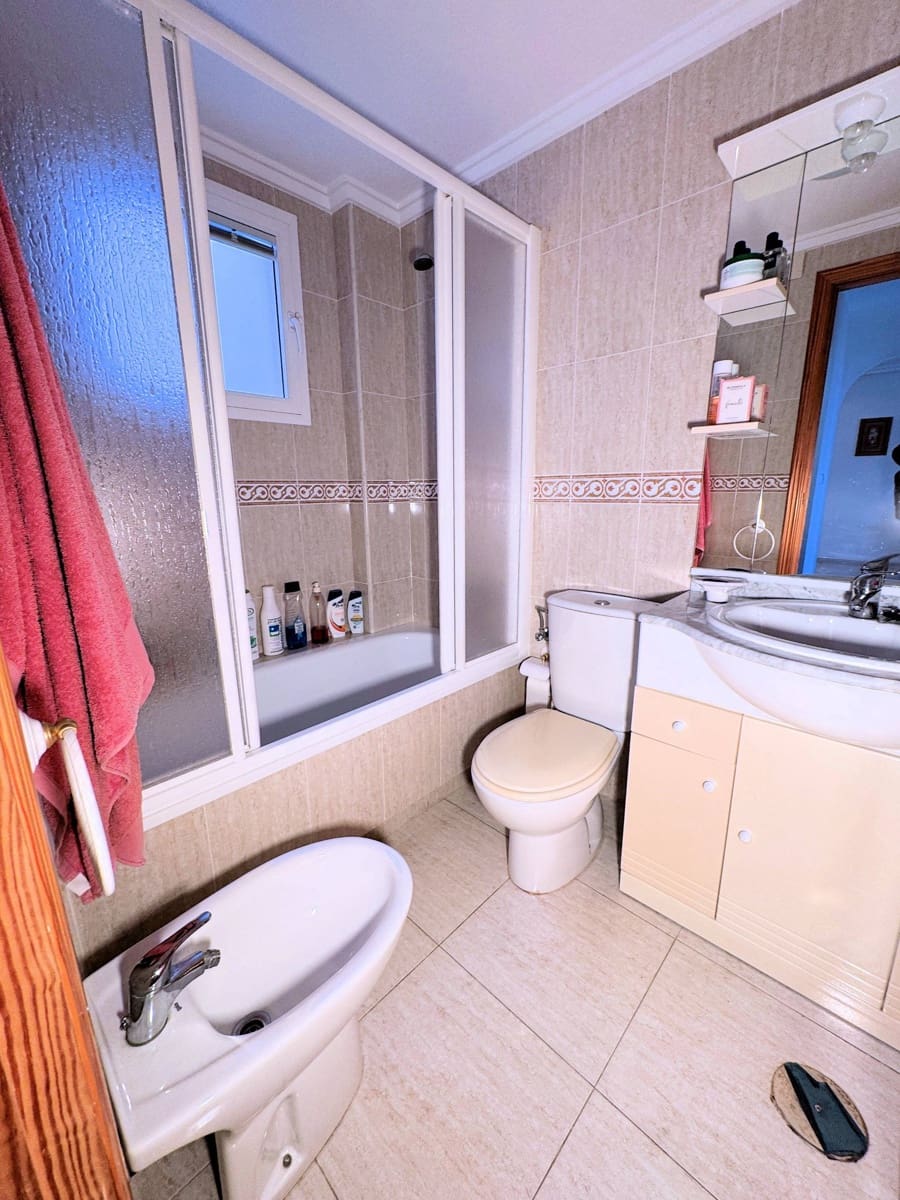 2 bedroom Flat for sale in Torrevieja with pool garage - € 129,900 (Ref: 9462166)