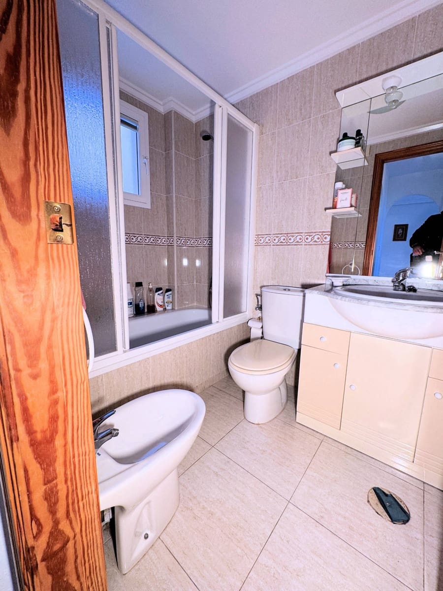 2 bedroom Flat for sale in Torrevieja with pool garage - € 129,900 (Ref: 9462166)