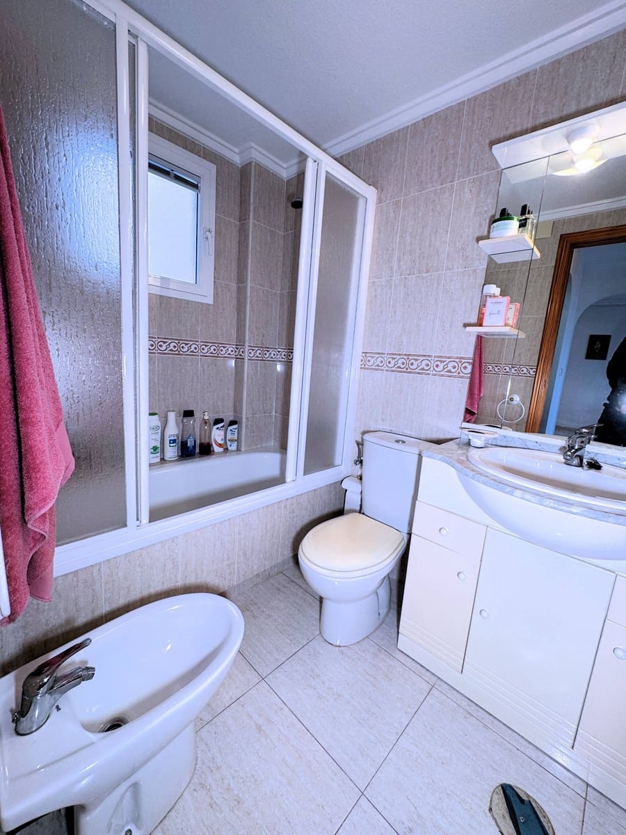 2 bedroom Flat for sale in Torrevieja with pool garage - € 129,900 (Ref: 9462166)