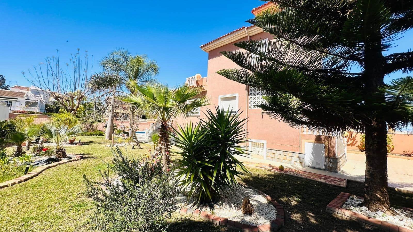 3 sovrum Villa till salu i Torrevieja med pool - 780 000 € (Ref: 9462174)