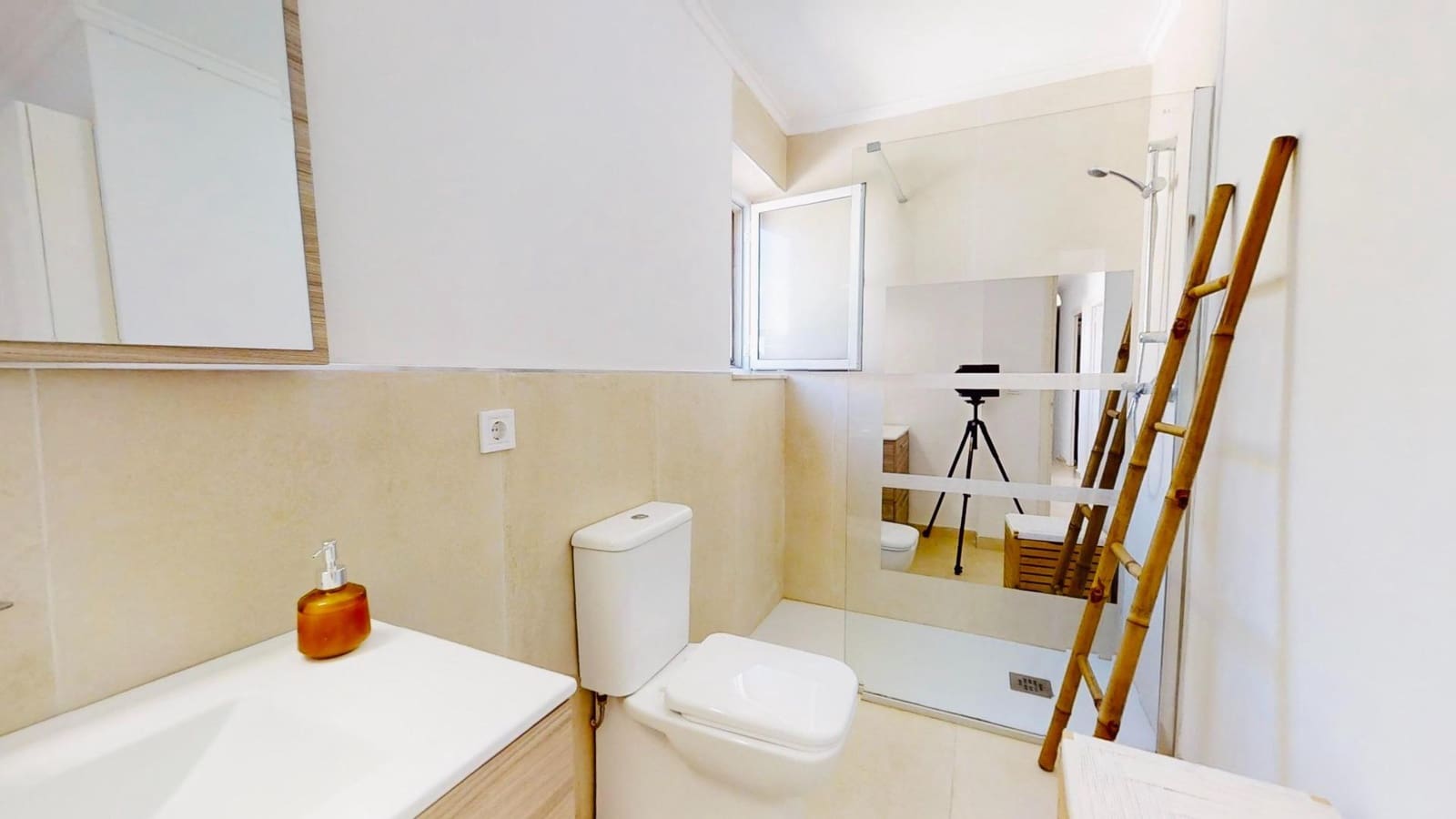 4 bedroom Villa for sale in Cabo Roig with garage - € 799,000 (Ref: 9462175)