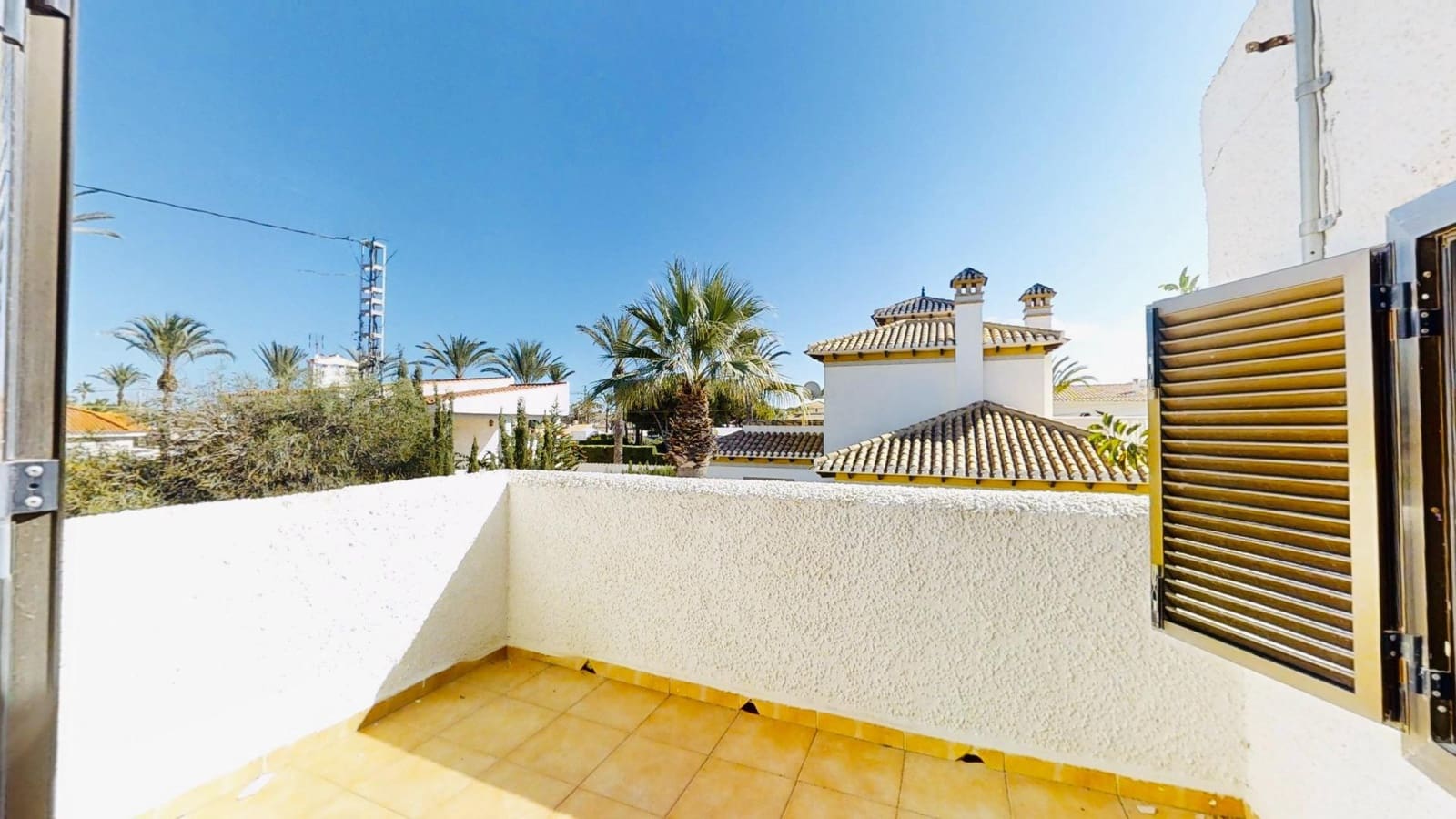 4 bedroom Villa for sale in Cabo Roig with garage - € 799,000 (Ref: 9462175)