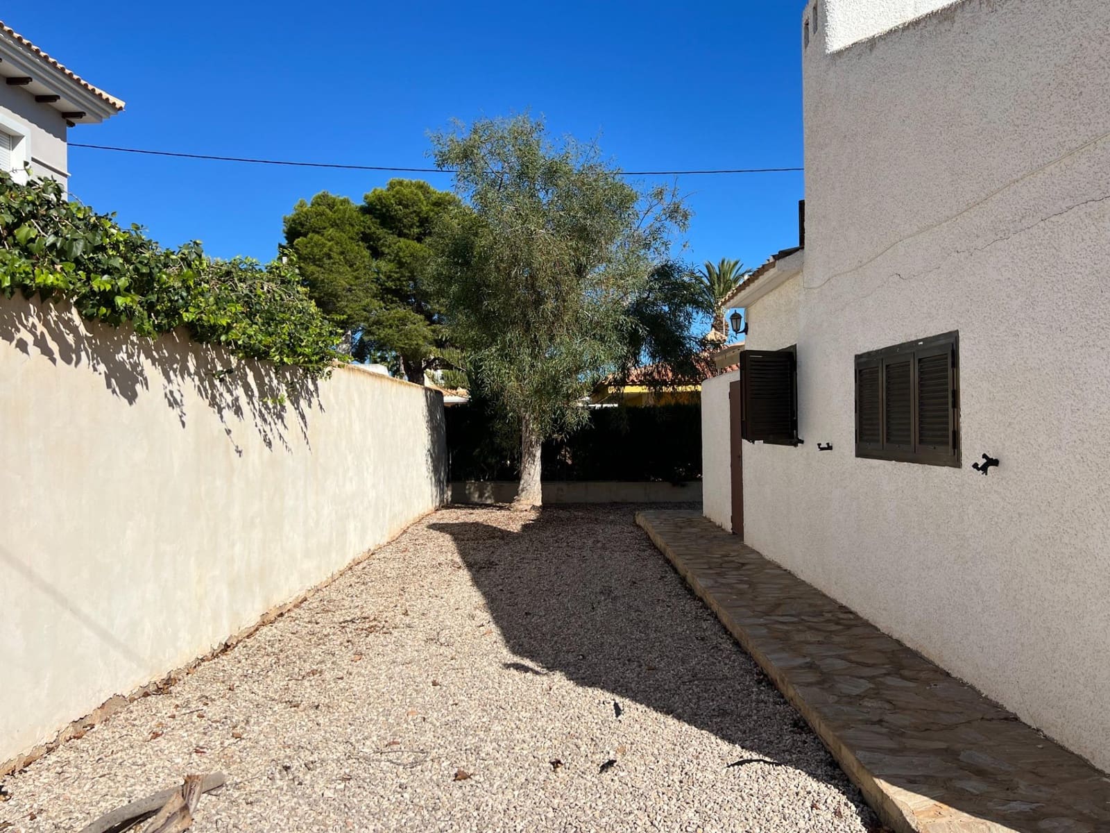 4 bedroom Villa for sale in Cabo Roig with garage - € 799,000 (Ref: 9462175)