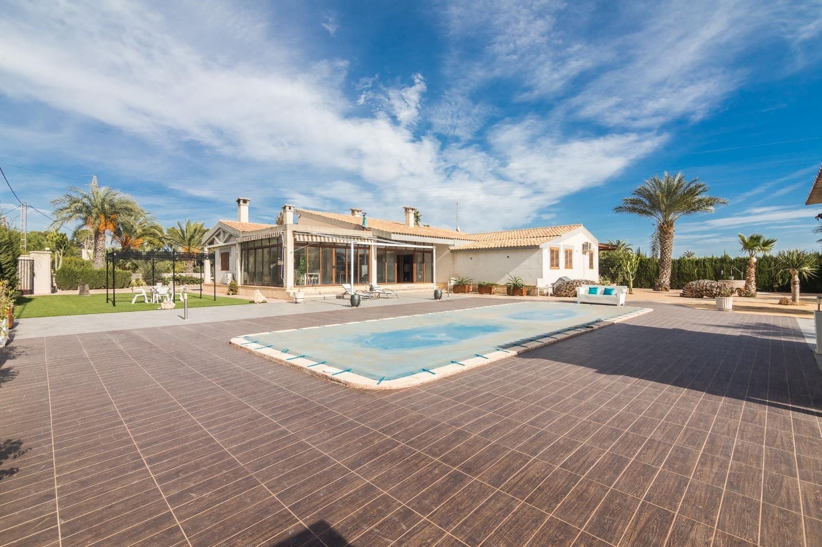 Chalet de 5 habitaciones en Elche / Elx en venta con piscina garaje - 690.000 € (Ref: 9462177)