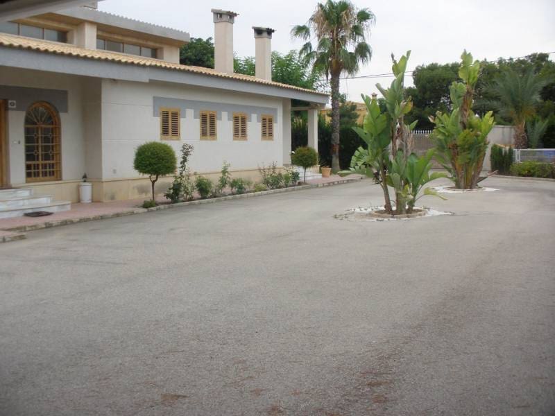 Chalet de 5 habitaciones en Elche / Elx en venta con piscina garaje - 690.000 € (Ref: 9462177)