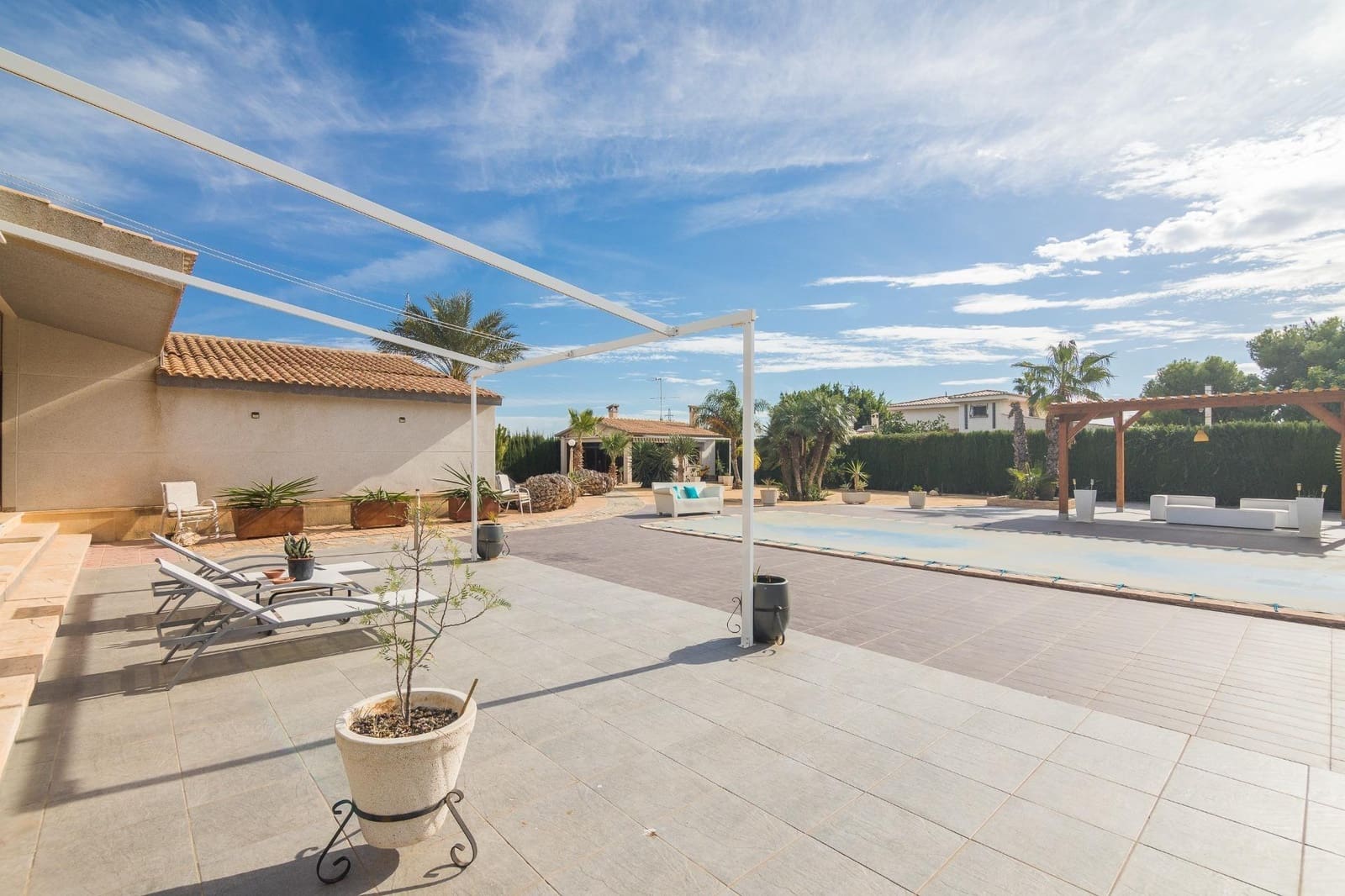 Chalet de 5 habitaciones en Elche / Elx en venta con piscina garaje - 690.000 € (Ref: 9462177)