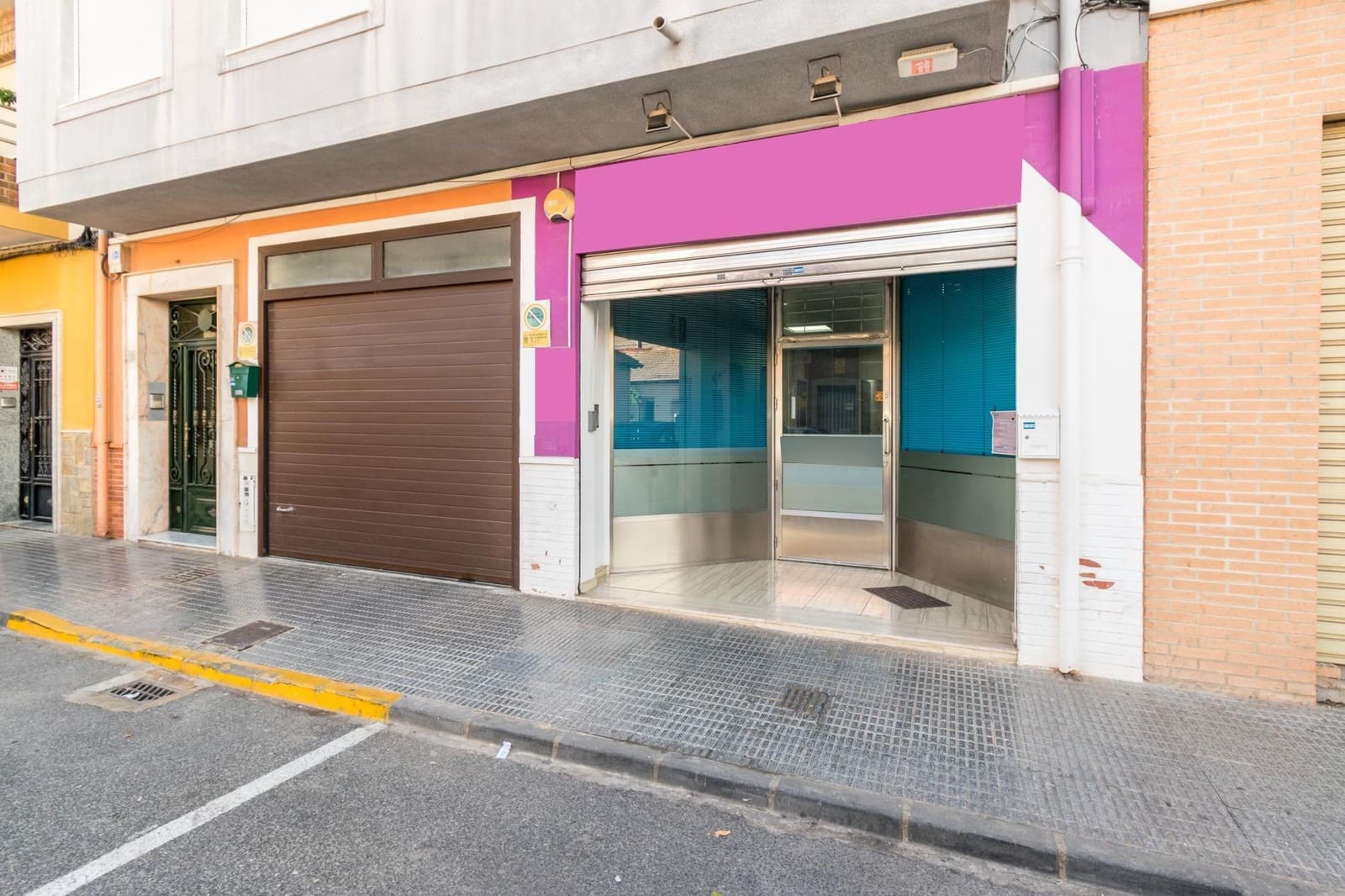 Erhverv til salg i Almoradi - € 73.000 (Ref: 9462186)