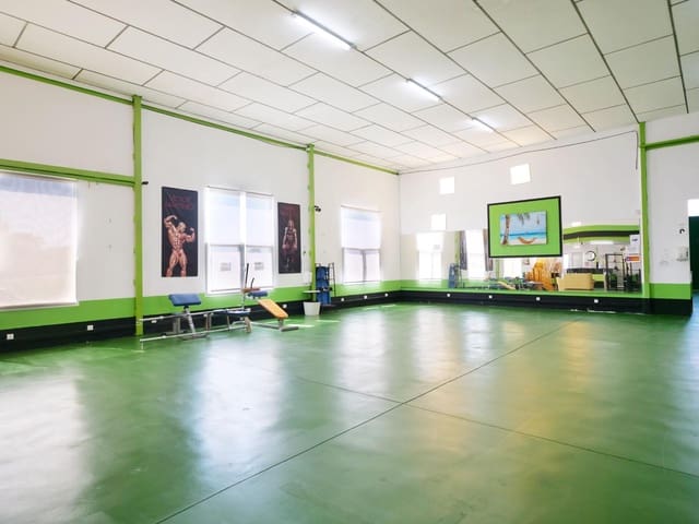 Business for sale in Almoradí - € 725,000 (Ref: 9462188)