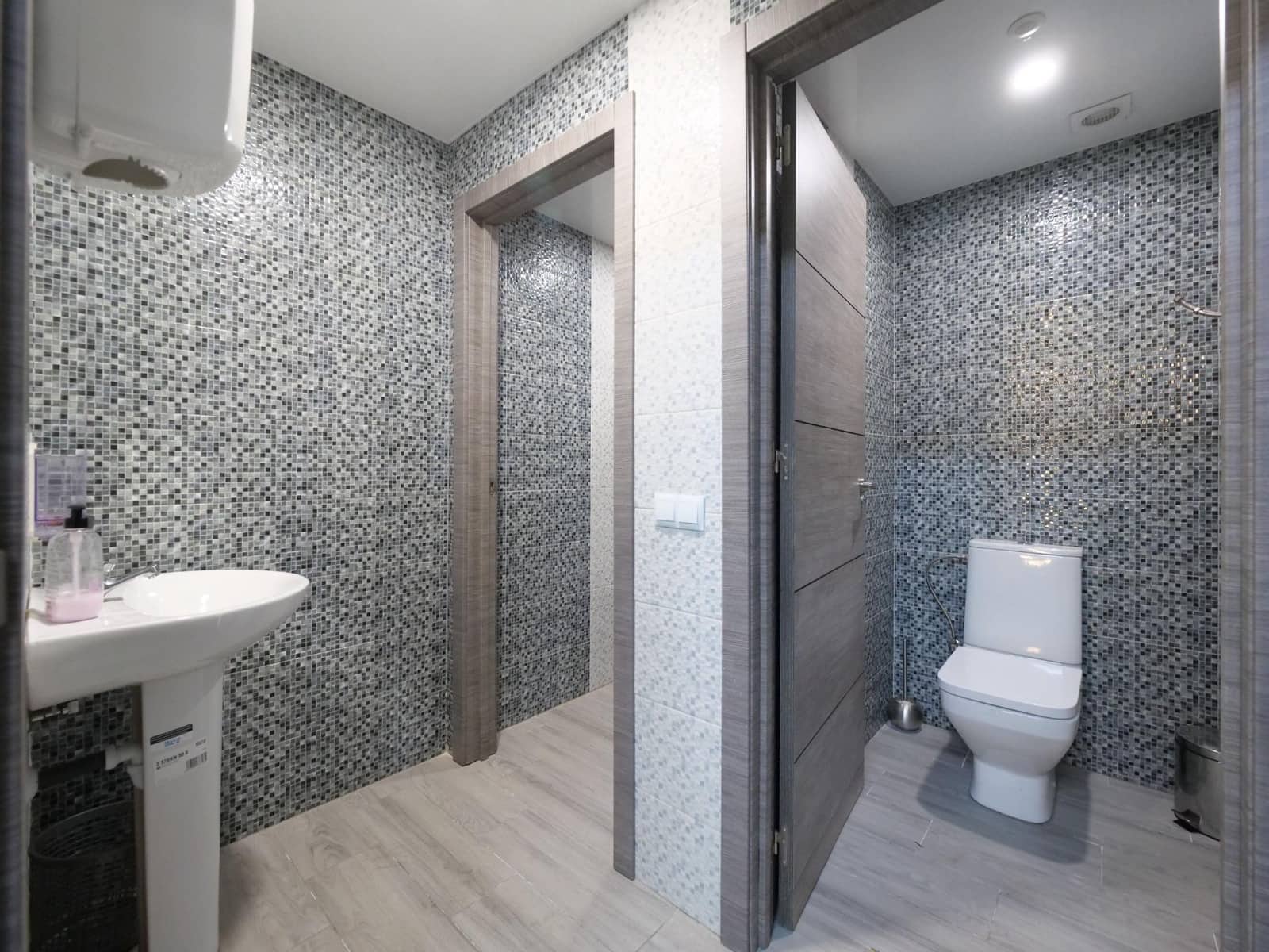 Business for sale in Almoradi - € 725,000 (Ref: 9462188)