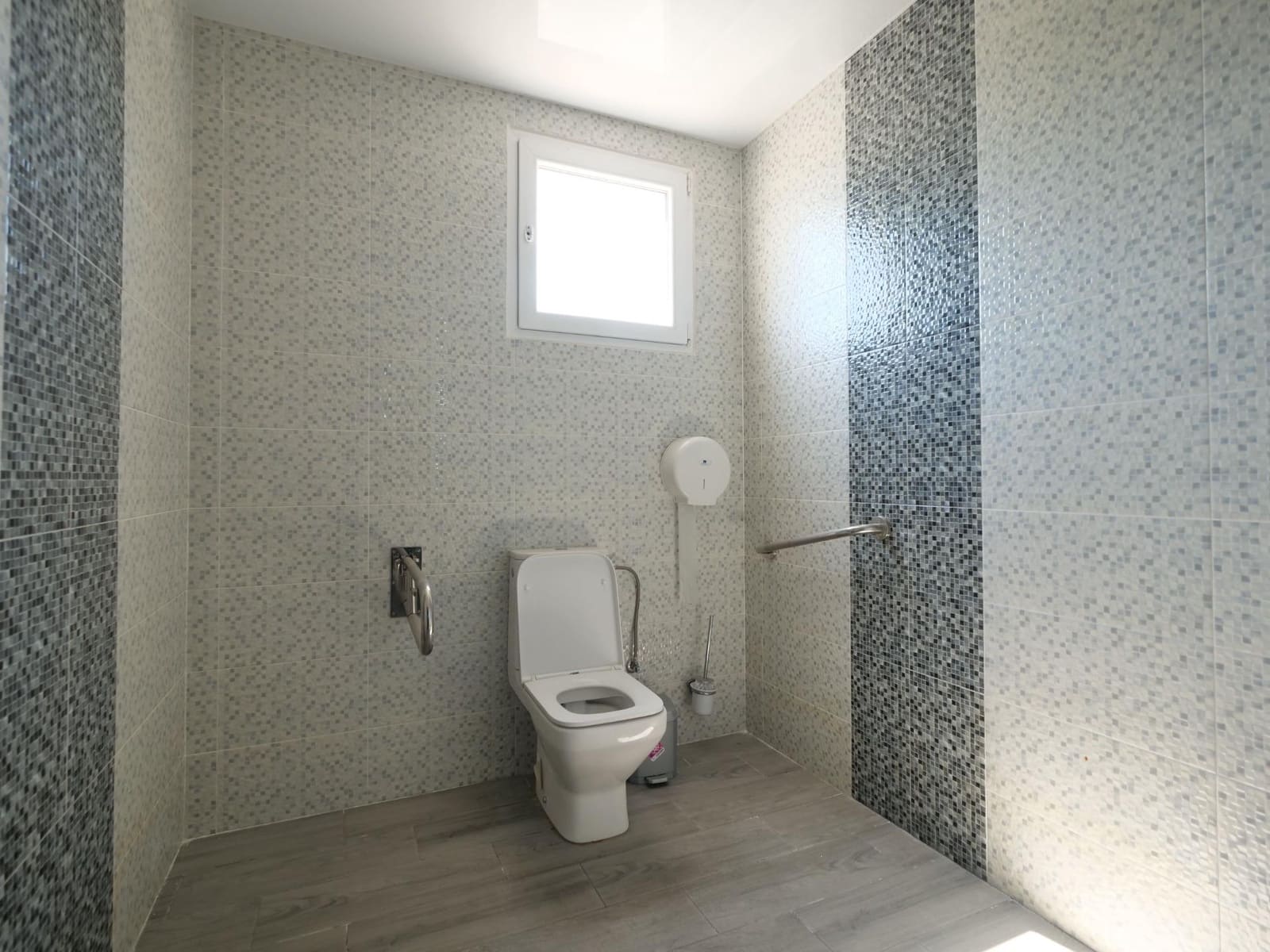 Business for sale in Almoradi - € 725,000 (Ref: 9462188)