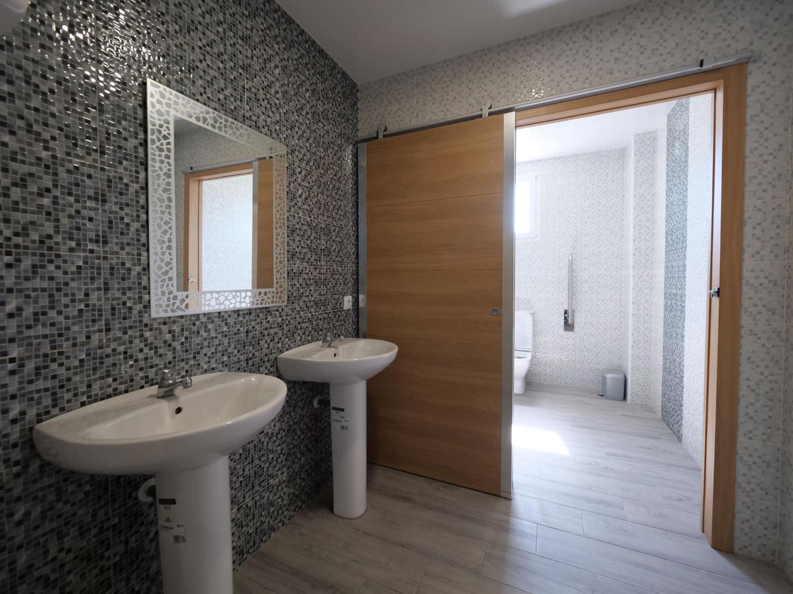 Business for sale in Almoradi - € 725,000 (Ref: 9462188)