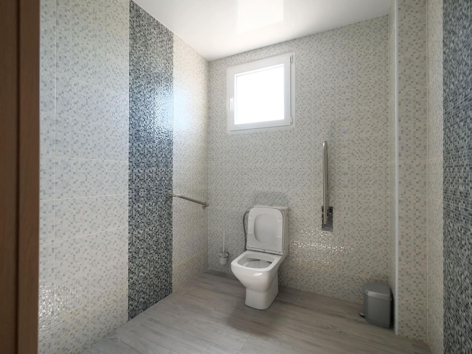 Business for sale in Almoradi - € 725,000 (Ref: 9462188)