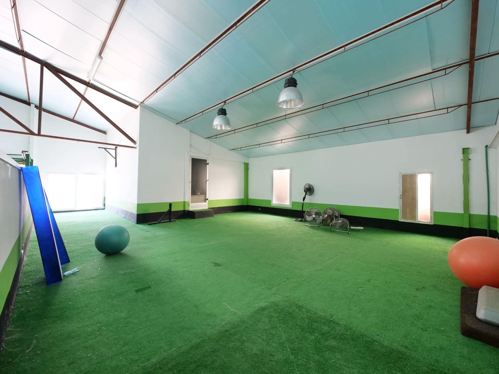 Business for sale in Almoradi - € 725,000 (Ref: 9462188)