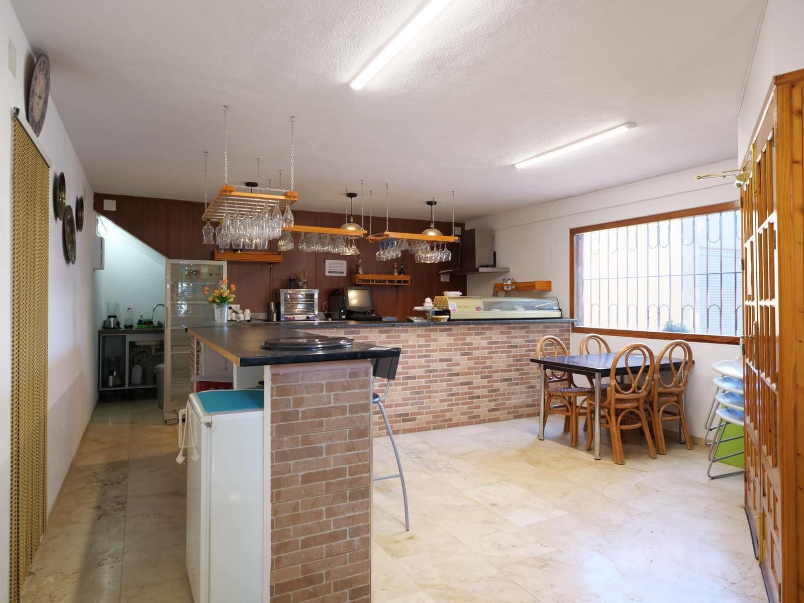 Business for sale in Almoradi - € 725,000 (Ref: 9462188)