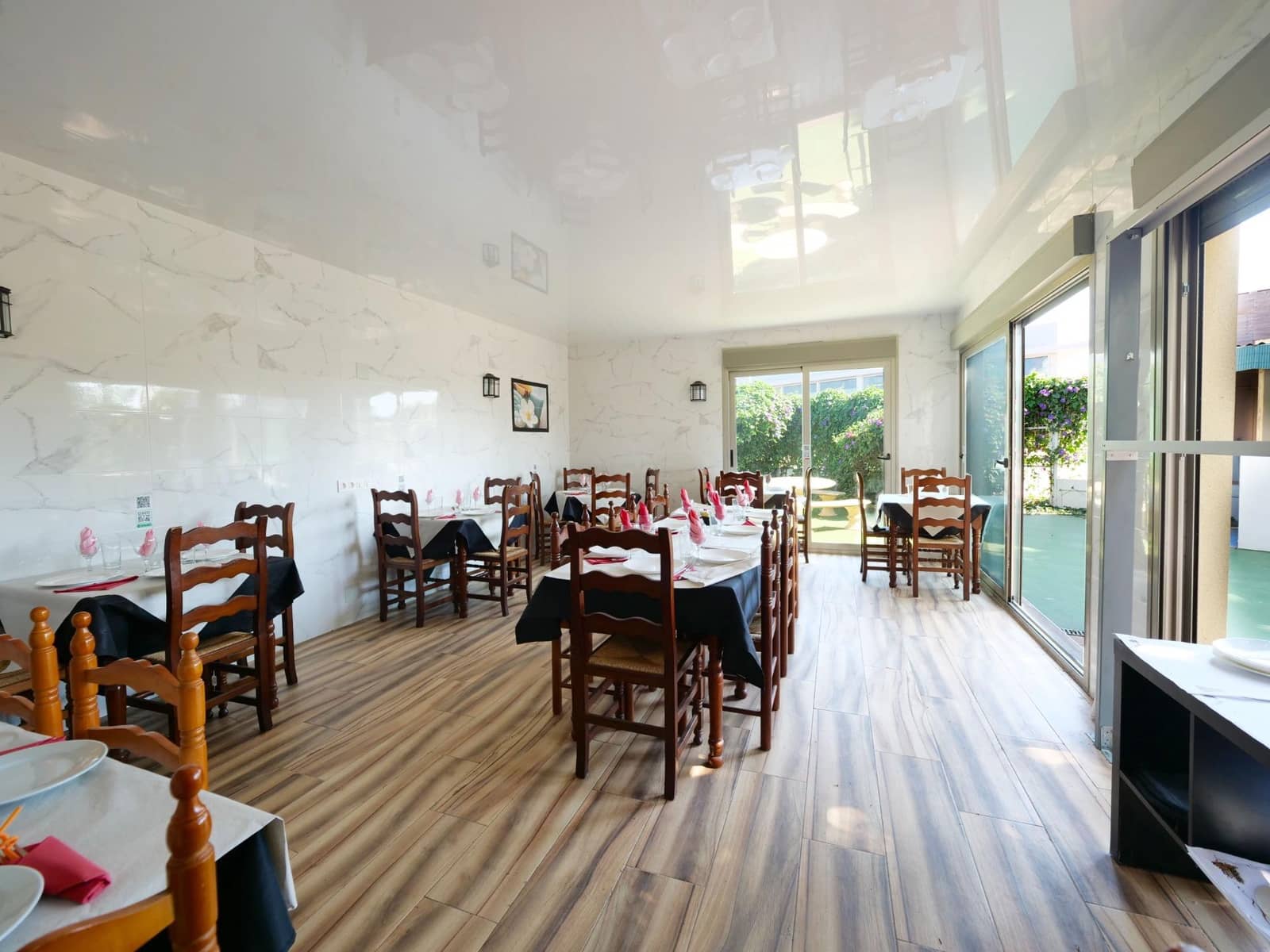 Business for sale in Almoradi - € 725,000 (Ref: 9462188)