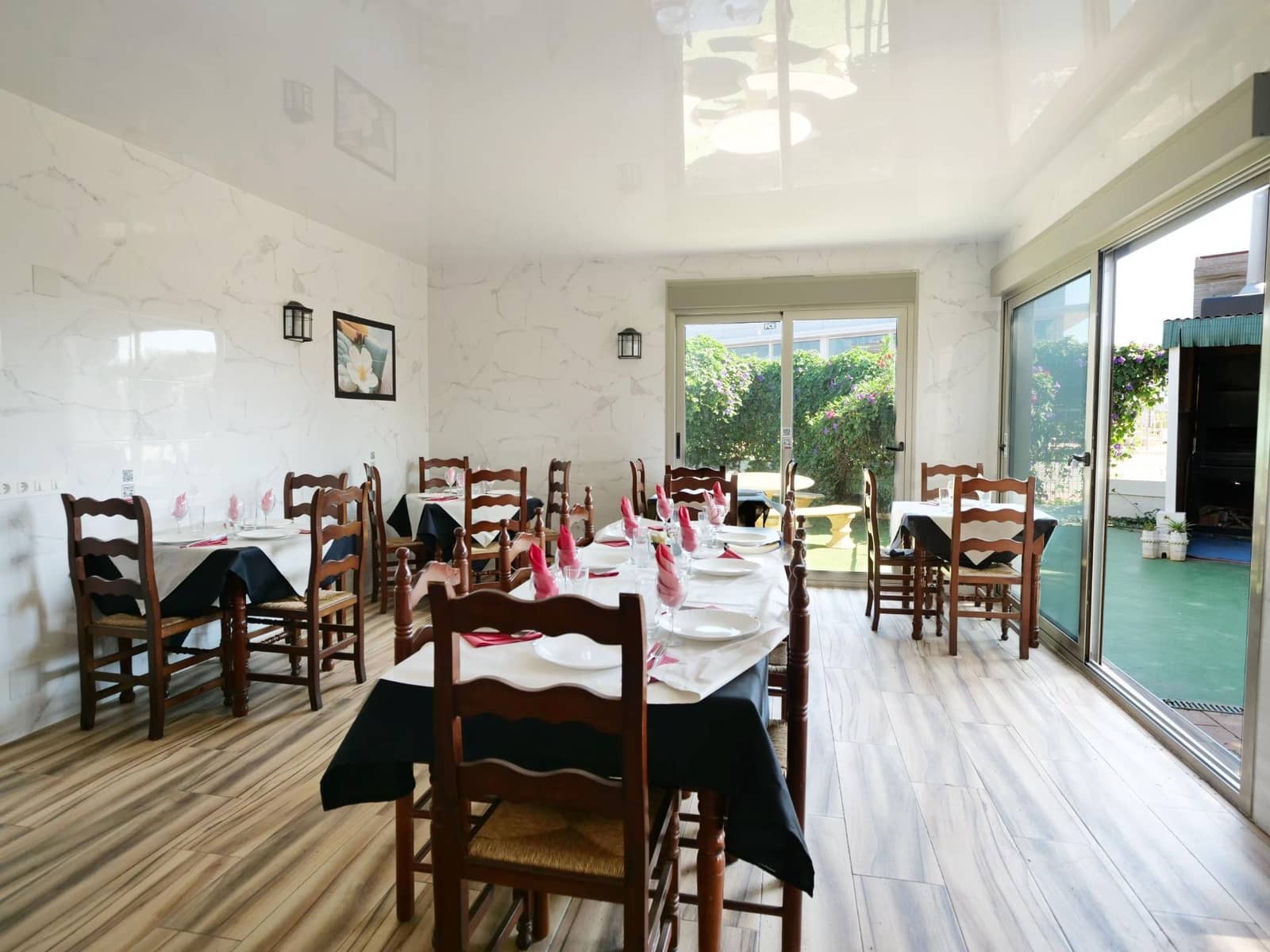 Business for sale in Almoradi - € 725,000 (Ref: 9462188)