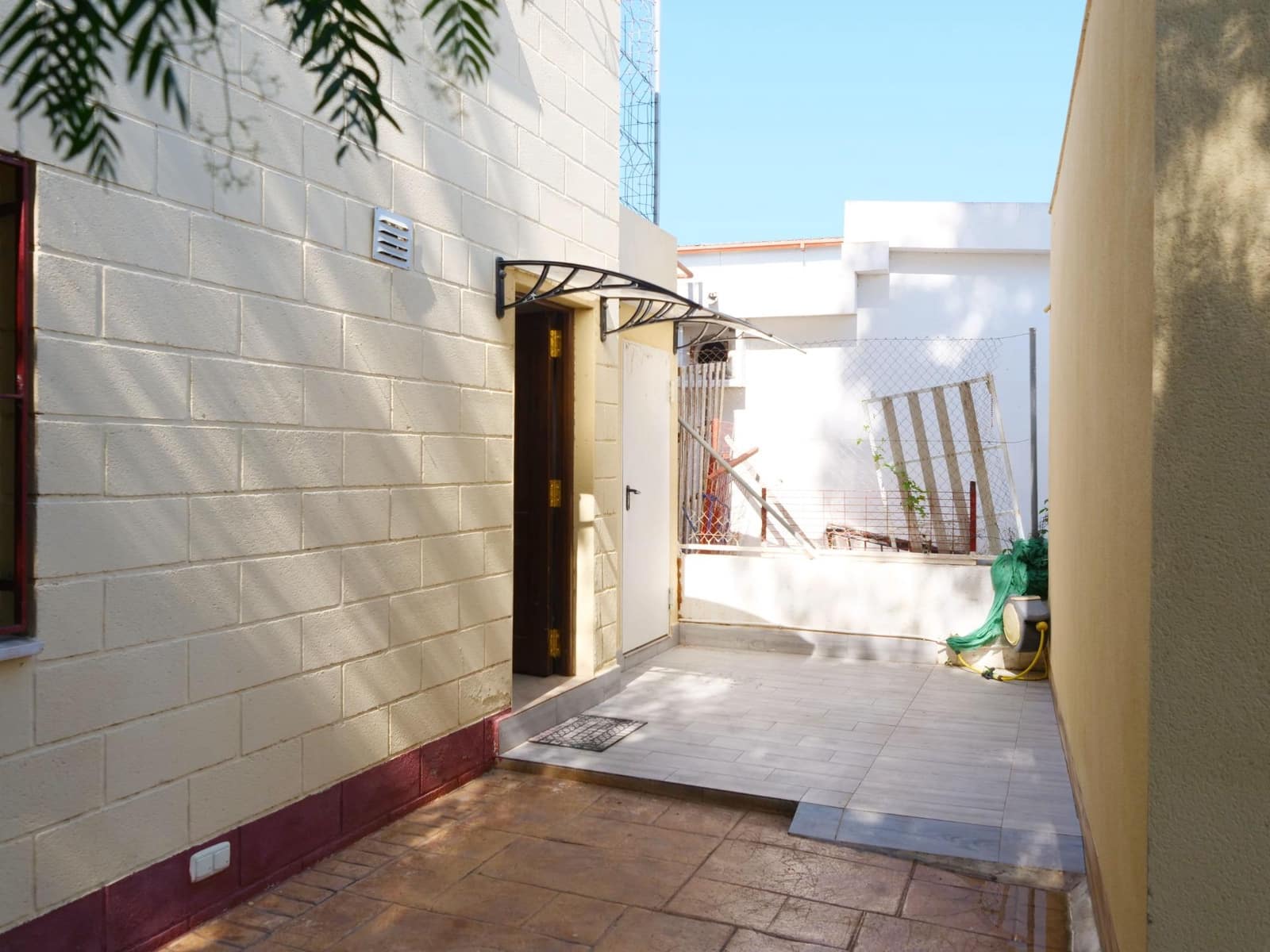 Business for sale in Almoradi - € 725,000 (Ref: 9462188)