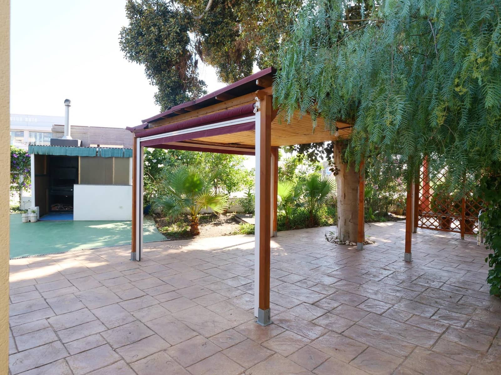 Business for sale in Almoradi - € 725,000 (Ref: 9462188)