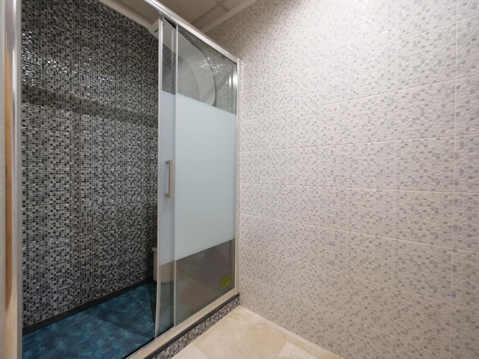 Business for sale in Almoradi - € 725,000 (Ref: 9462188)