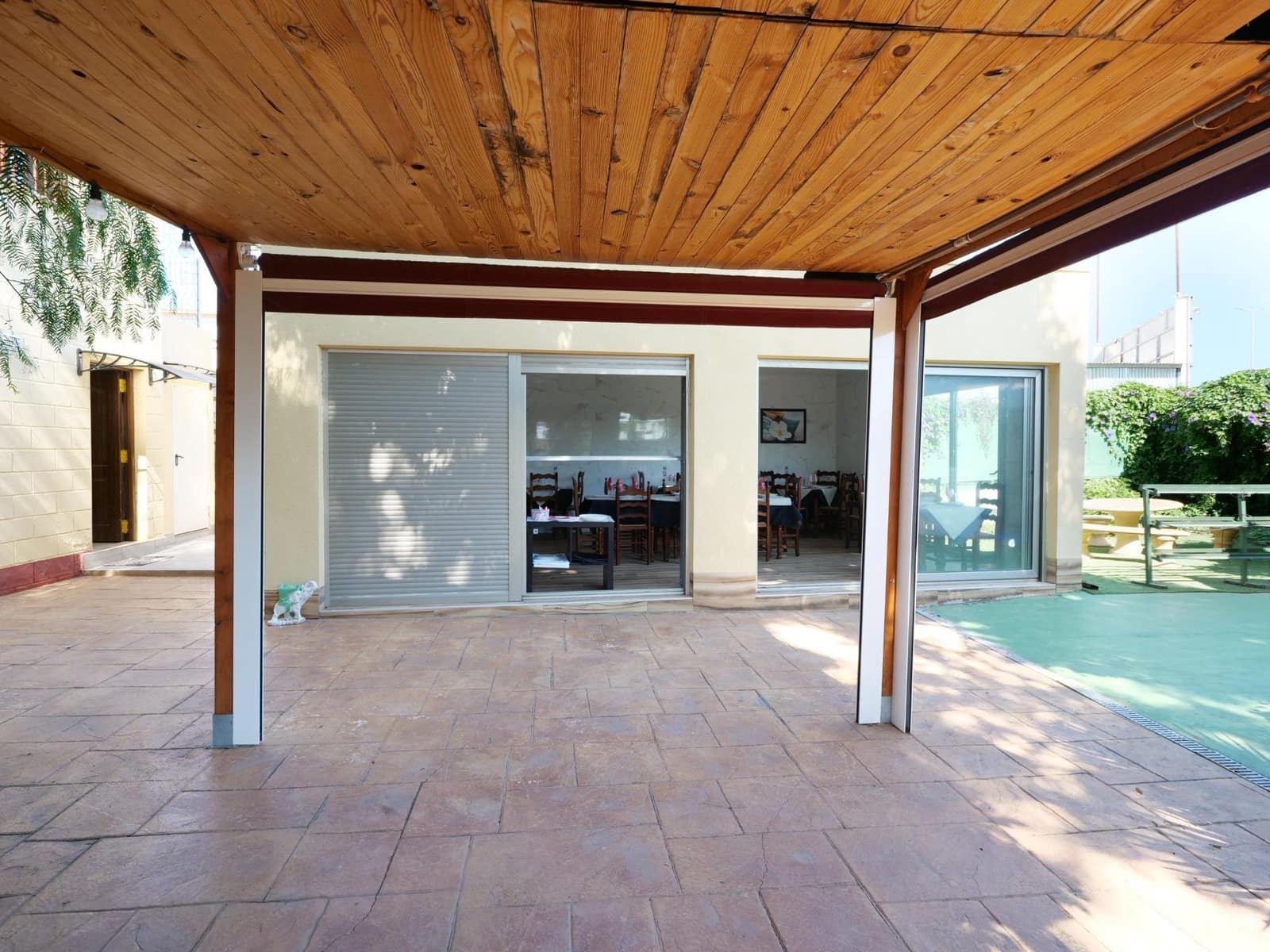 Business for sale in Almoradi - € 725,000 (Ref: 9462188)