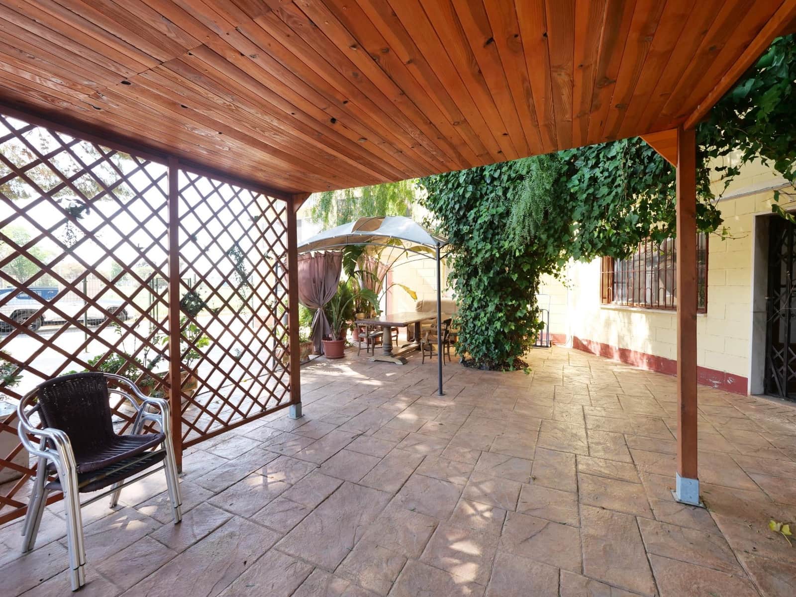 Business for sale in Almoradi - € 725,000 (Ref: 9462188)