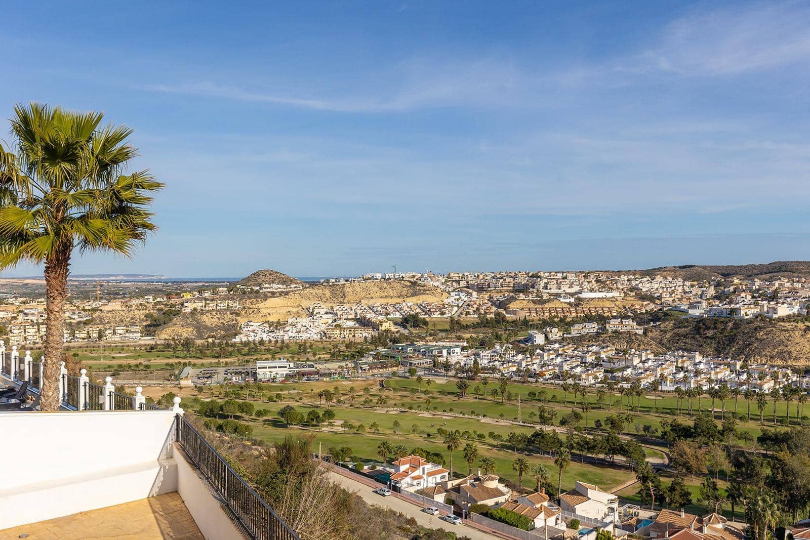 5 bedroom Villa for sale in Rojales with pool - € 449,000 (Ref: 9462192)