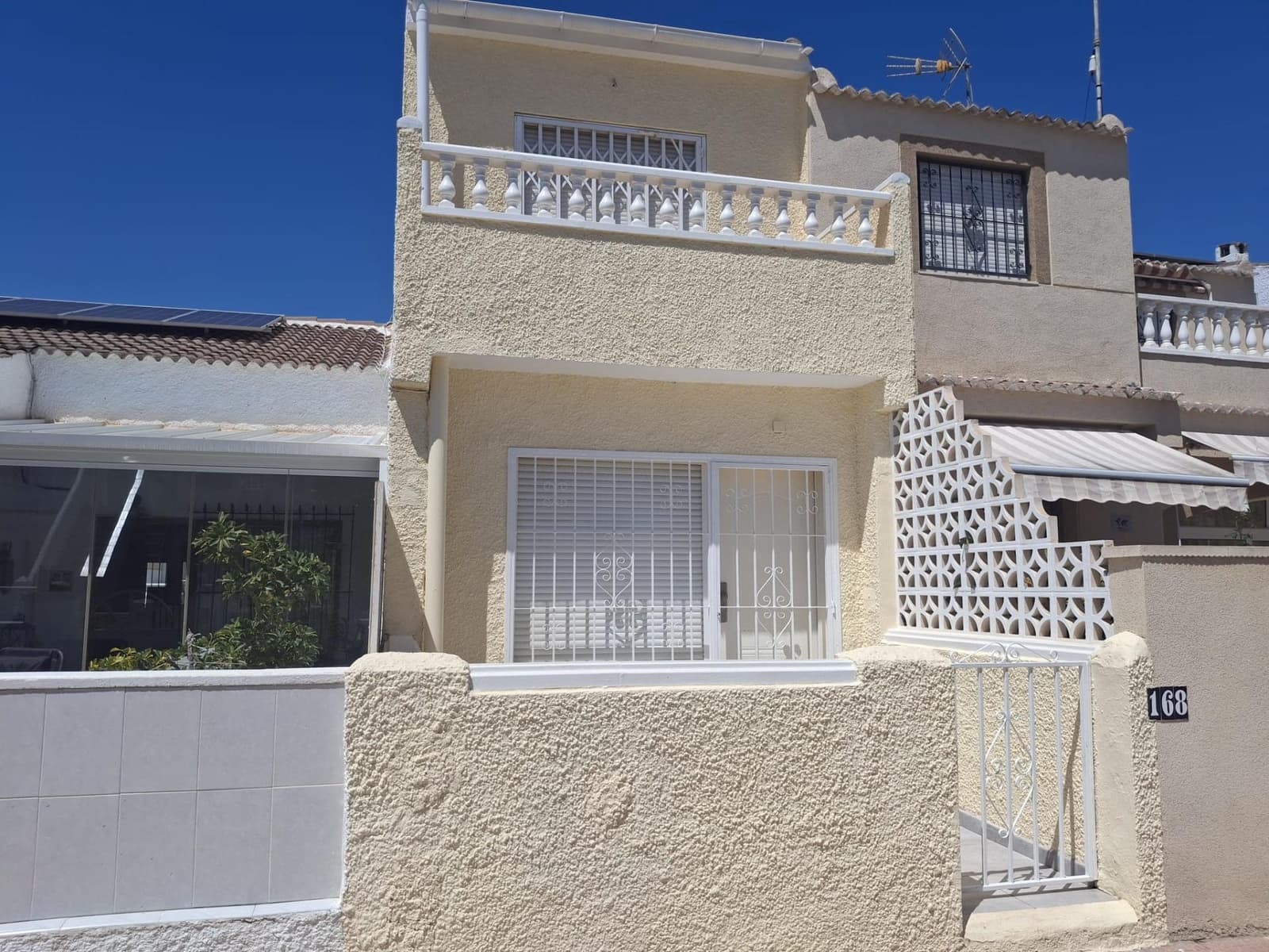 2 makuuhuone Huoneisto myytävänä paikassa El Limonar mukana uima-altaan - 129 990 € (Ref: 9462193)