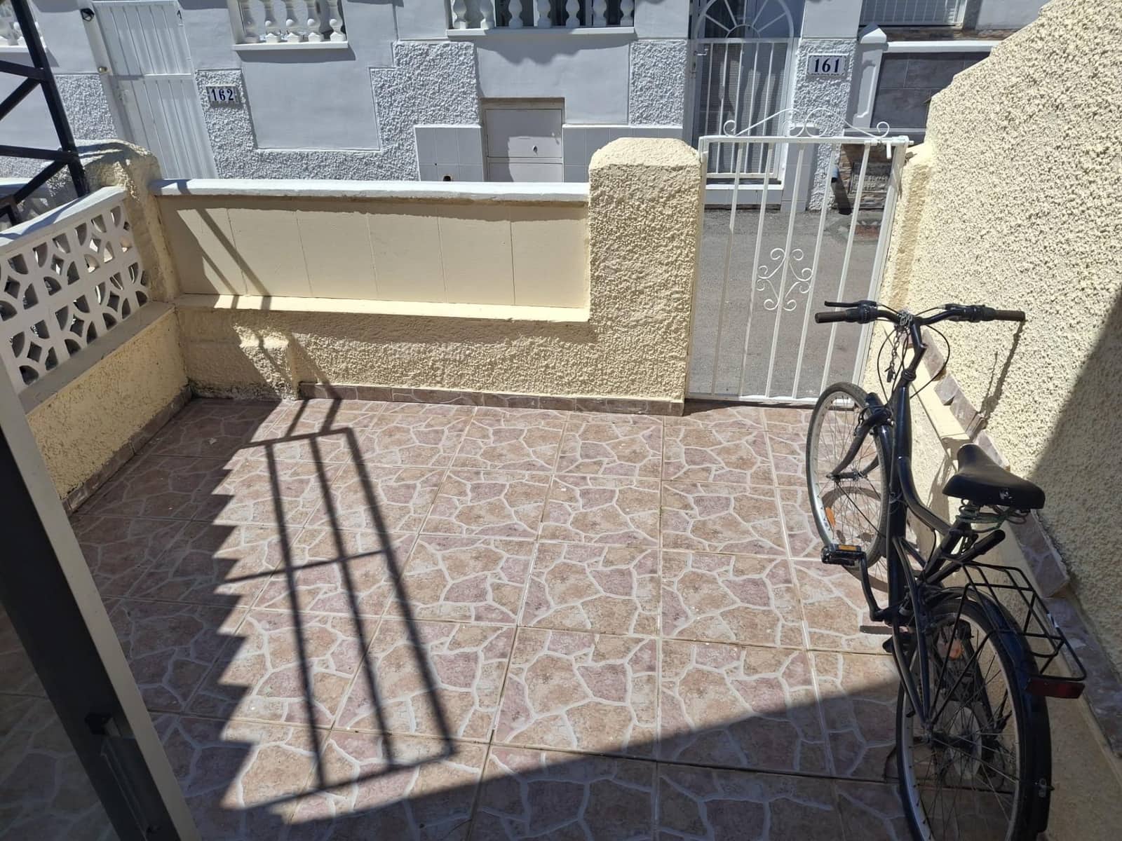 2 makuuhuone Huoneisto myytävänä paikassa El Limonar mukana uima-altaan - 129 990 € (Ref: 9462193)