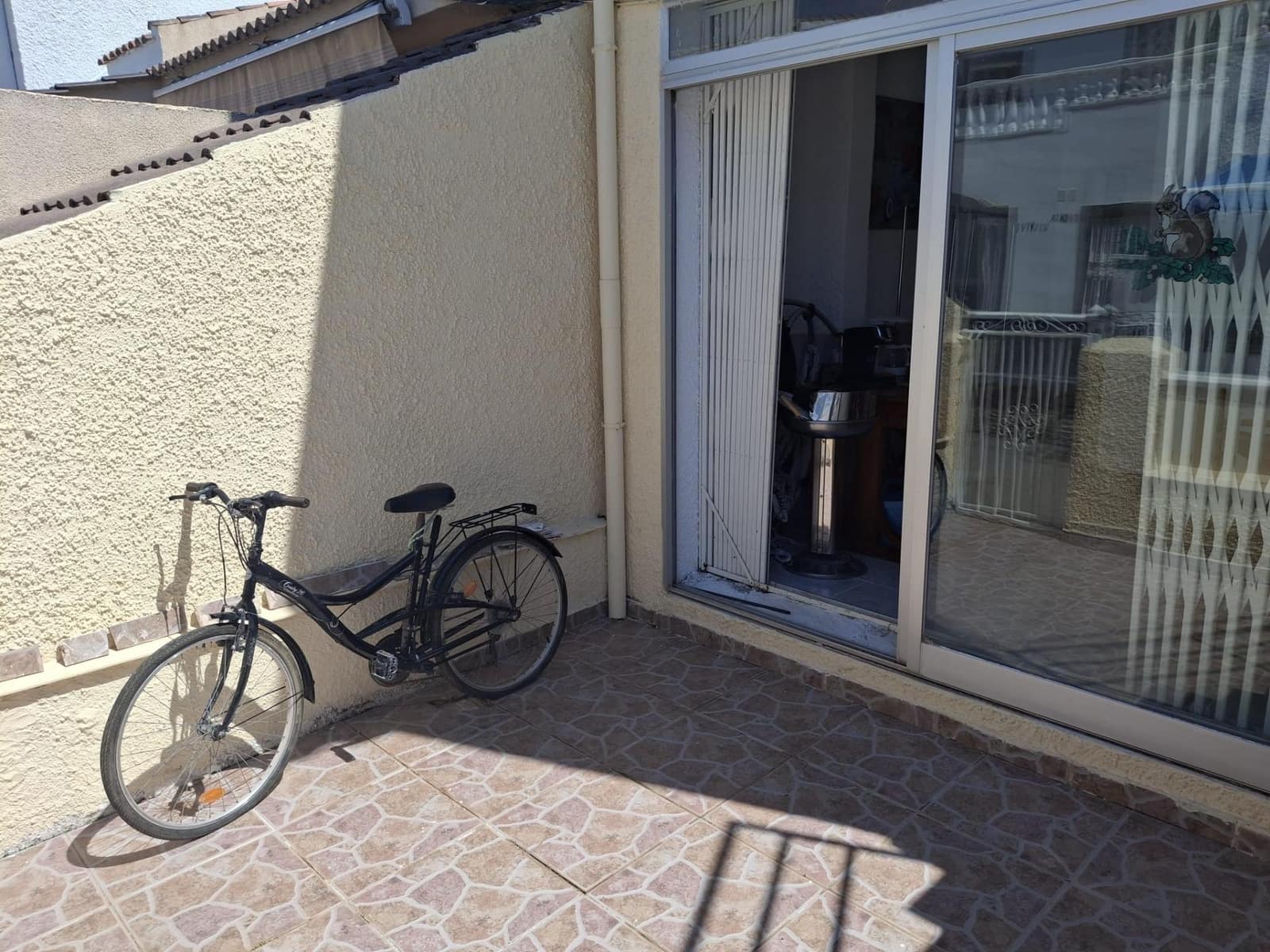 2 makuuhuone Huoneisto myytävänä paikassa El Limonar mukana uima-altaan - 129 990 € (Ref: 9462193)