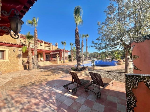 4 soveværelse Villa til salg i Los Montesinos med swimmingpool - € 780.000 (Ref: 9462197)