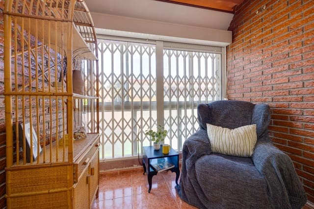 2 bedroom Apartment for sale in Playa de los Náufragos, Torrevieja with pool - € 119,500 (Ref: 9462198)