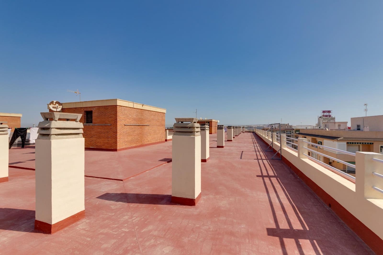 2 bedroom Apartment for sale in Torrevieja with pool - € 119,500 (Ref: 9462198)