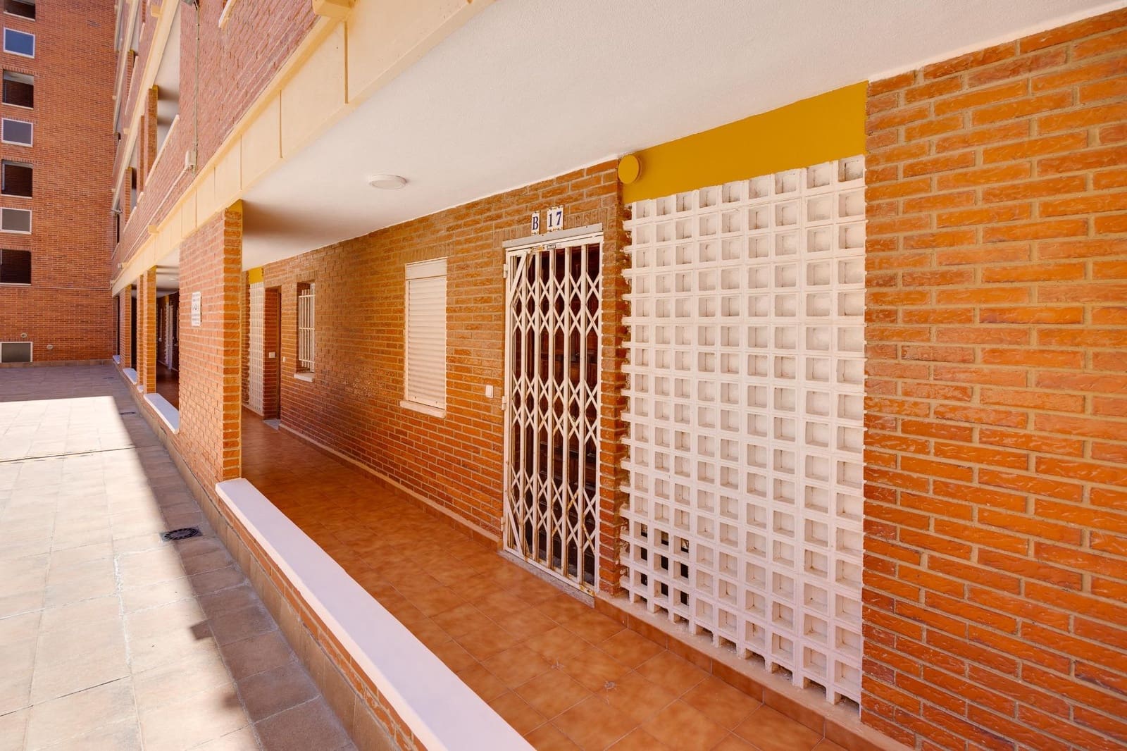 2 bedroom Apartment for sale in Torrevieja with pool - € 119,500 (Ref: 9462198)