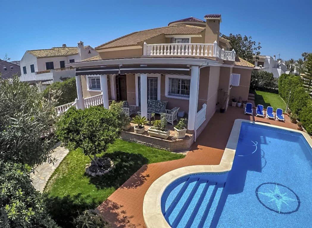 6 sovrum Villa till salu i La Mata med pool garage - 1 000 000 € (Ref: 9462201)